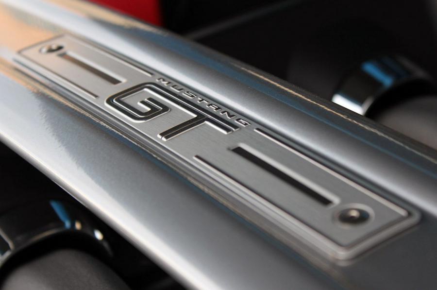  Ford Mustang GT Premium 2011 года  (фото 24 из 33)